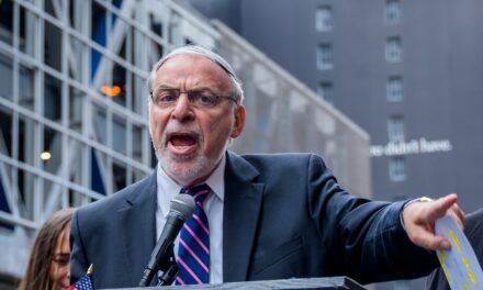 Former Dem Dov Hikind blasts Clinton, Harris for comparing Trump rally to Nazis: ‘So freaking desperate’