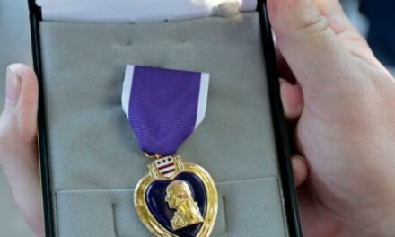 Veteran presents Trump with his Purple Heart for injuries on campaign