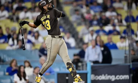 Fernando Tatis Jr. hits 2 homers as Padres crush Dodgers to even series