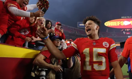 Patrick Mahomes throws for 331 yards as unbeaten Chiefs top Saints