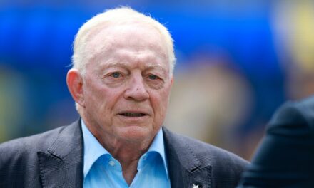 Jerry Jones donated to Ted Cruz campaign amid Republican’s sports ‘curse’ as Cowboys now crumble