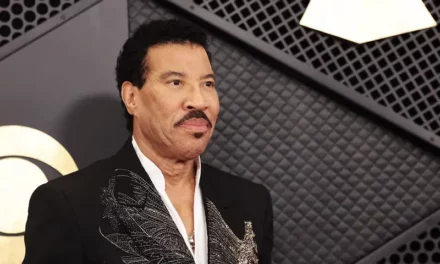 Lionel Richie likens touring to vacation as he announces Europe shows