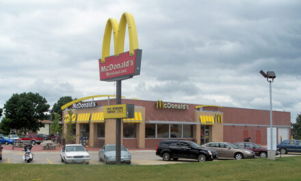 CDC punishes food chain for hosting Trump event, claims McDonaldâs burgers caused deadly E. coli outbreak