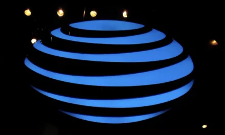 AT&T announces $1 bln fiber deal with Corning