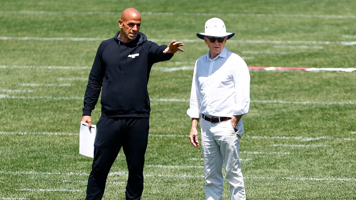 Robert Saleh speaks to Woody Johnson