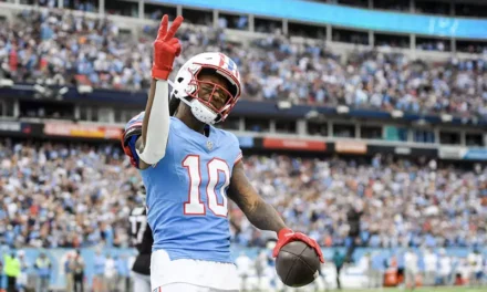 Reports: Chiefs acquiring WR DeAndre Hopkins from Titans