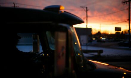 80 semi-trucks tires slashed at Tennessee truck stop, deputies say