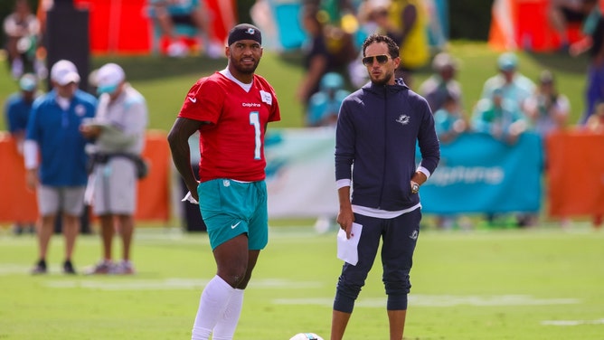 Miami Dolphins QB Tua Tagovailoa talks to head coach Mike McDaniel during training camp. (Sam Navarro-USA TODAY Sports)