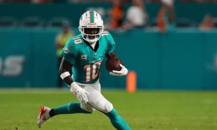 NFL star Tyreek Hill erupts on sideline during Dolphins’ 3rd consecutive defeat