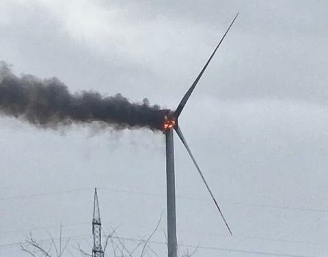 ‘Wind turbine’s on fire again’: Farmers in Iowa say they can’t get company to clean up blade debris