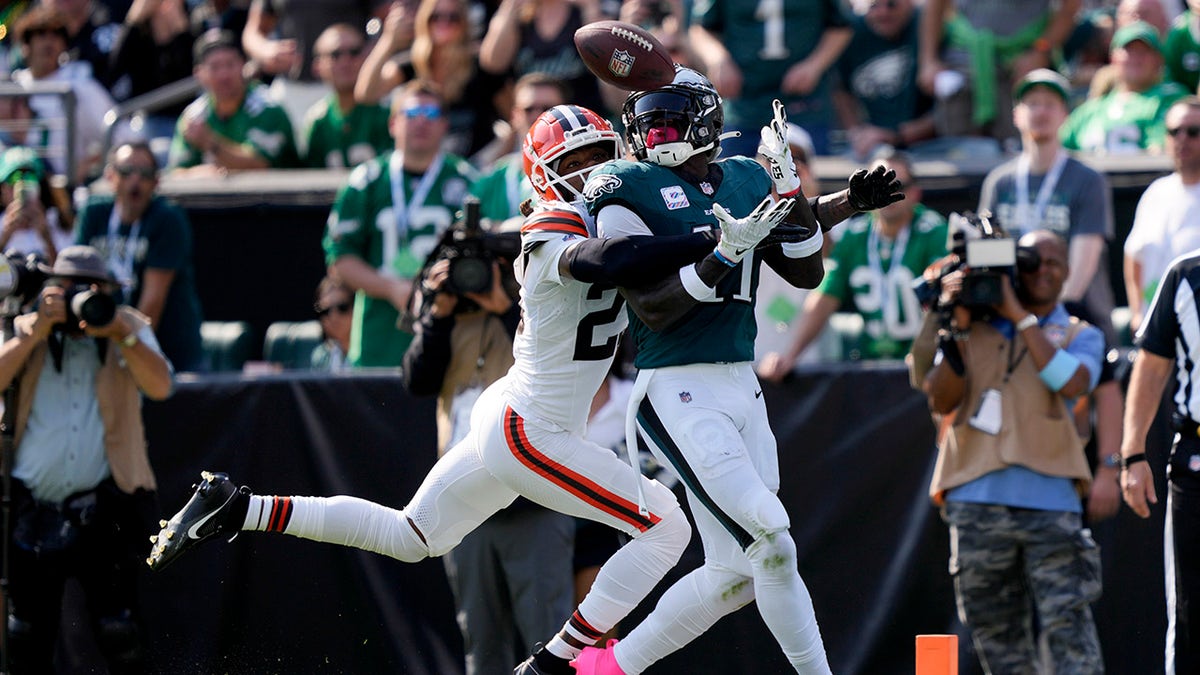 AJ Brown scores touchdown