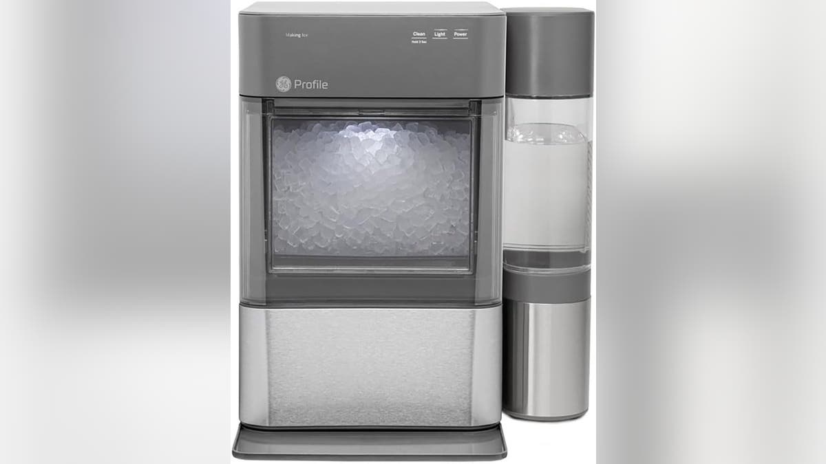 This countertop ice maker is a workhorse.