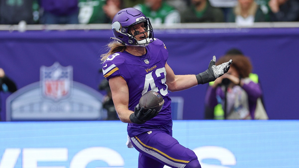 Andrew Van Ginkel scores touchdown