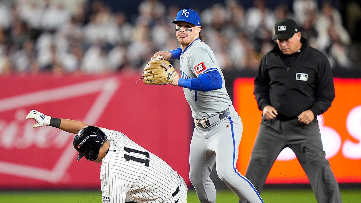 Bobby Witt Jr throws