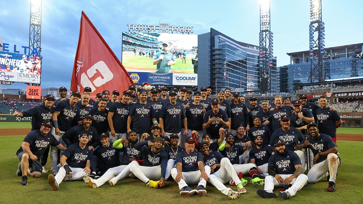 Braves celebrate wild card