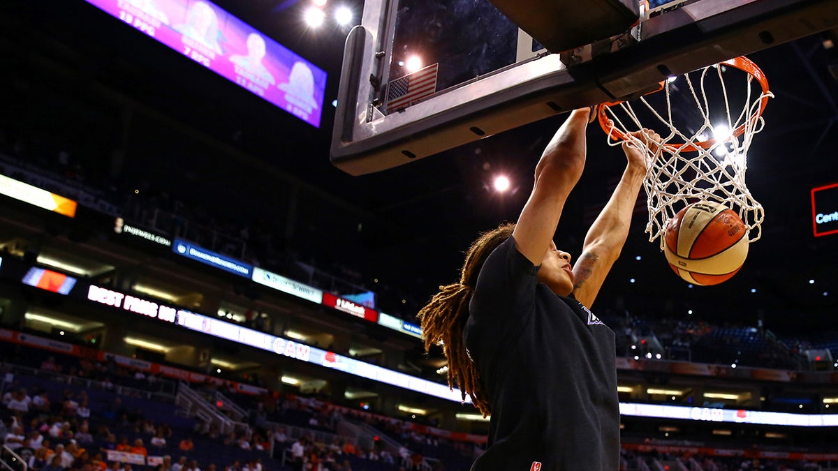 Brittney Griner dunks