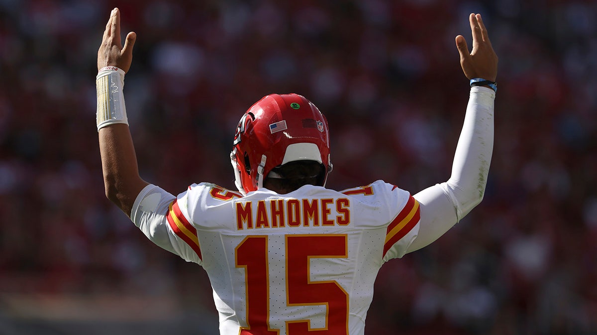 Patrick Mahomes celebrates