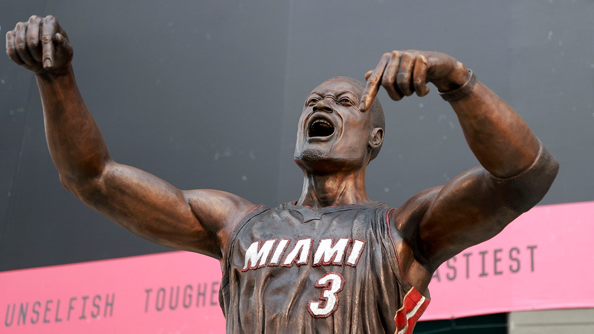 Dwyane Wade statue