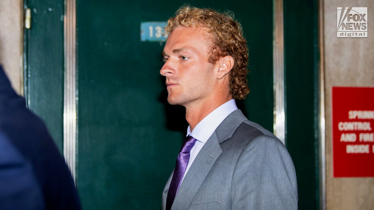 Daniel Penny in the hallway of Manhattan Criminal Court