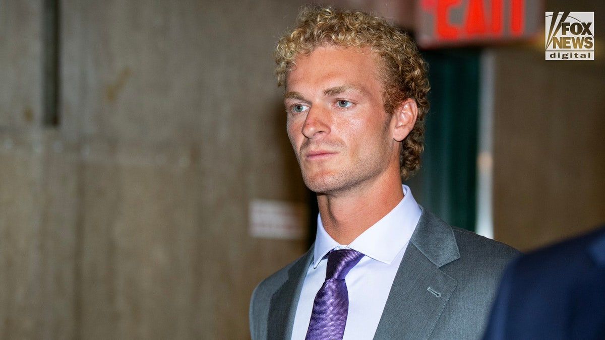 Daniel Penny in the hallway of Manhattan Criminal Court