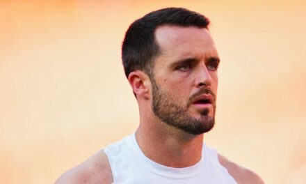 Saints QB Derek Carr likely sidelined for multiple weeks with oblique injury: reports