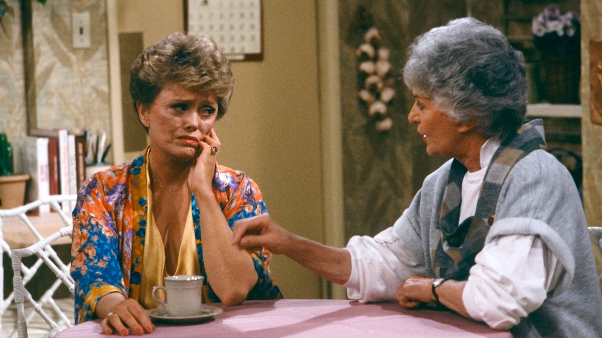 Rue McClanahan as Blanche Devereaux, Bea Arthur as Dorothy Petrillo in 