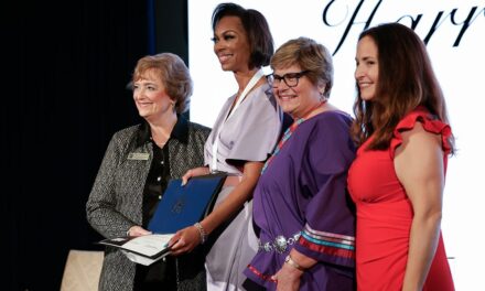 Fox News’ Harris Faulkner honored by Christian group as Woman of Distinction