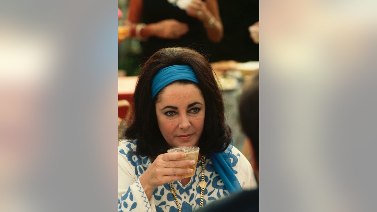 Elizabeth Taylor drinking