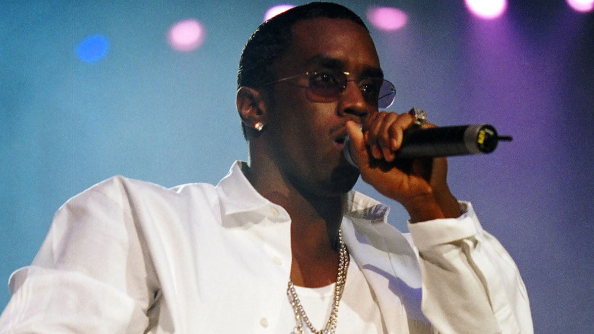 Sean Diddy COmbs at the 1999 MTV Europe Music Awards