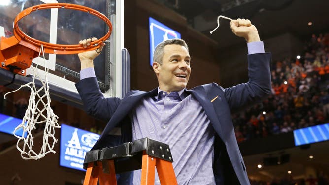 Virginia basketball head coach Tony Bennett shocks the college basketball world, retires just 20 days before season set to begin