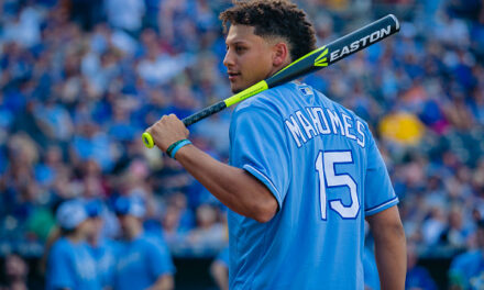 Patrick Mahomes Looks Straight Up Unbearable During Appearance At Yankees, Royals Game