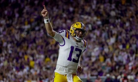 College Football Picks: Expert Predictions For LSU-Texas A&M, Notre Dame-Navy, Illinois-Oregon & More