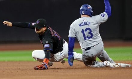 New York Mets Kick The Ball Around, Hand Dodgers The Lead In Game 3