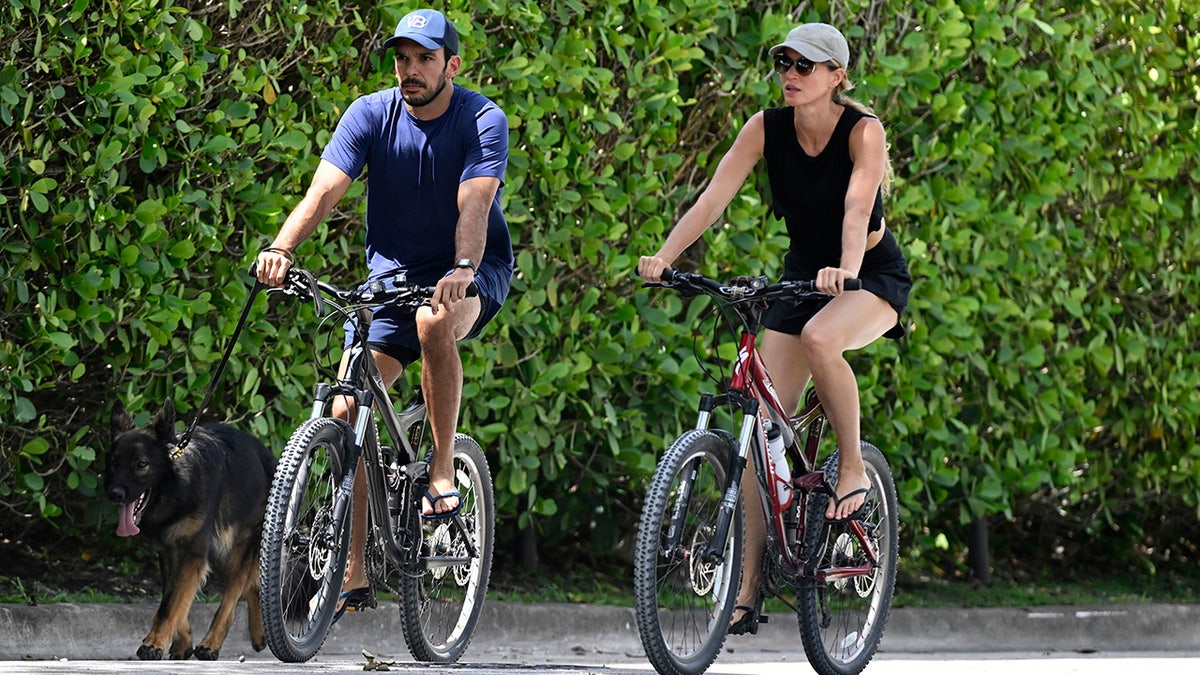 Joaquim Valente and Gisele Bündchen on a bike ride in Florida.