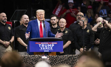 In Arizona, Trump Proposes Pay Raise for Border Patrol