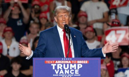 Trump Pushes Early Voting in Arizona