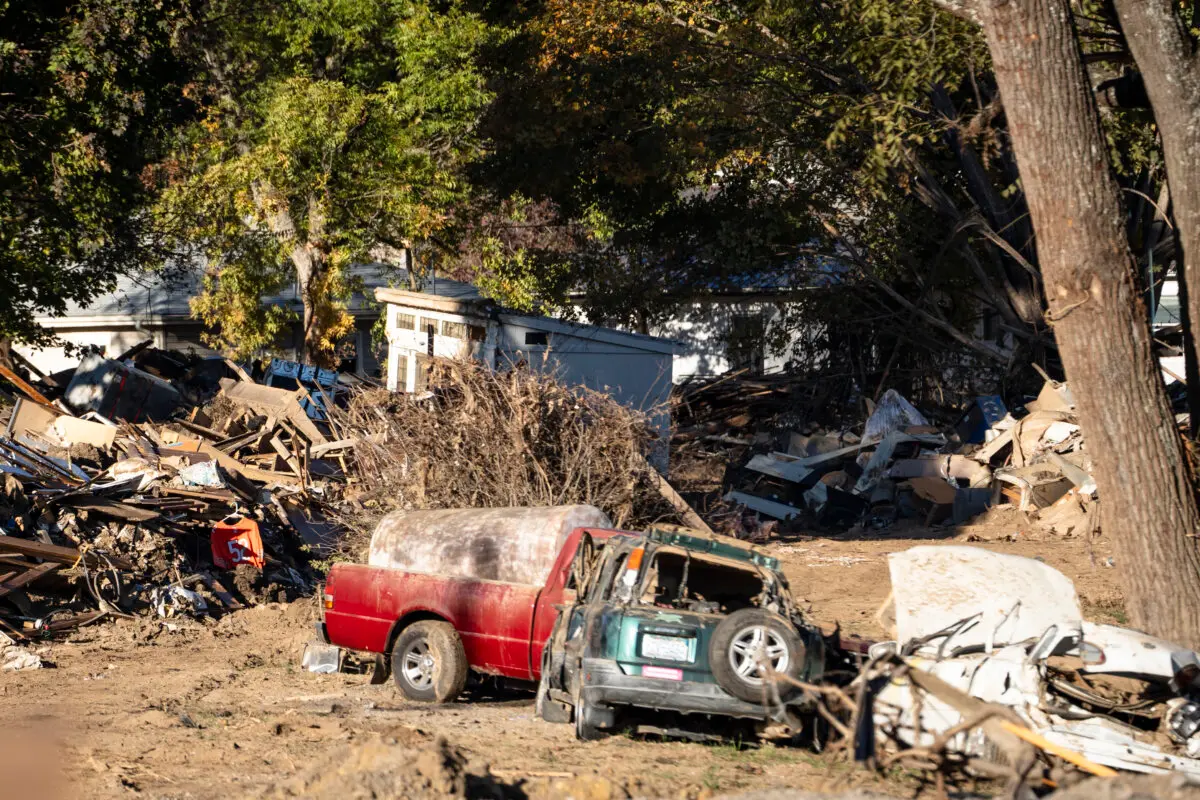 Asheville area ahead of Republican presidential candidate former President Donald J. Trump’s remarks to the press in Swannanoa, N.C., on Oct. 21, 2024. (Madalina Vasiliu/The Epoch Times)