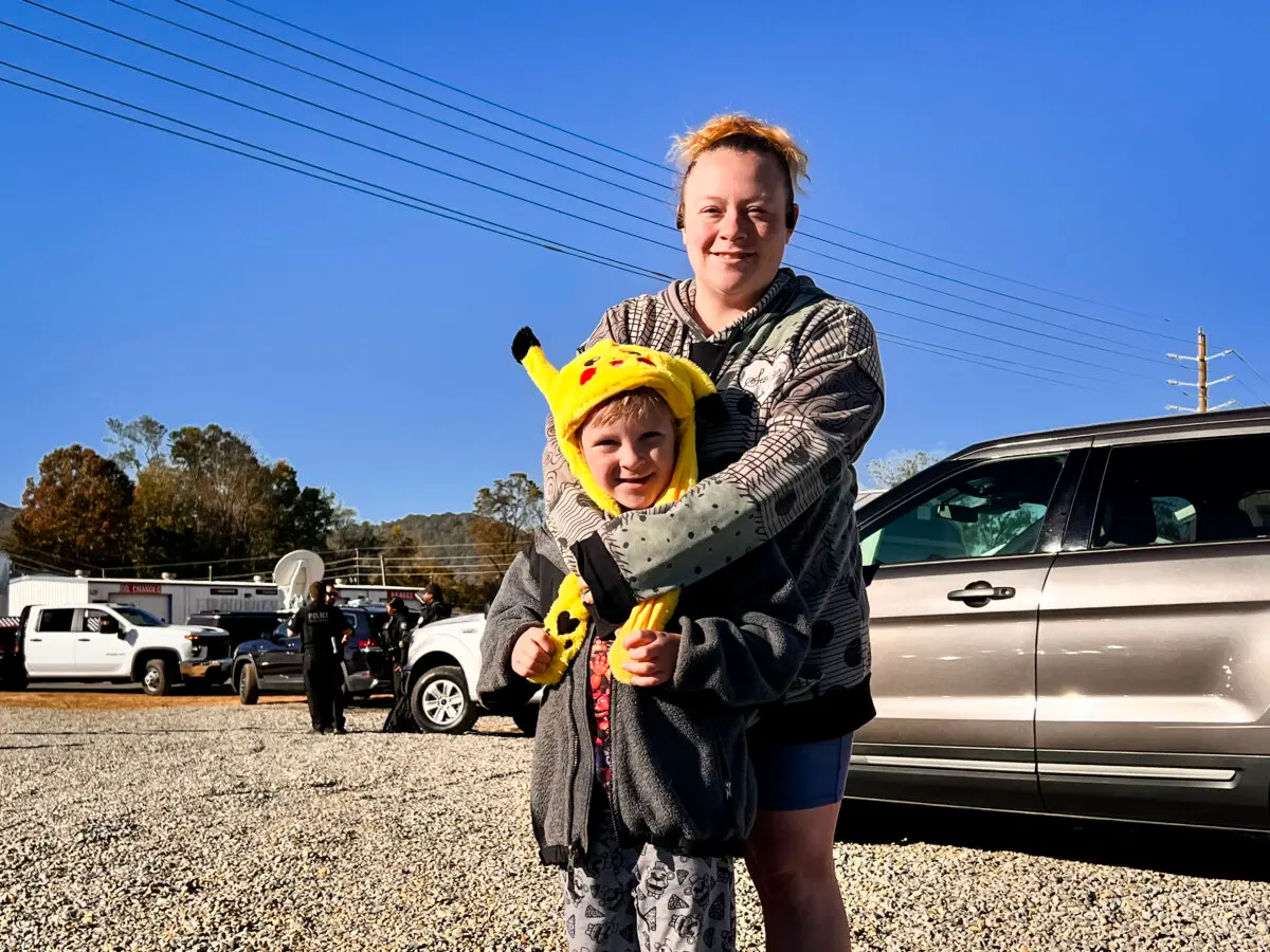 Amber Davis, 30, with son, Brantley, 7, after an interview with The Epoch Times in Swannanoa, N.C., on Oct. 21, 2024. (Madalina Vasiliu/The Epoch Times)