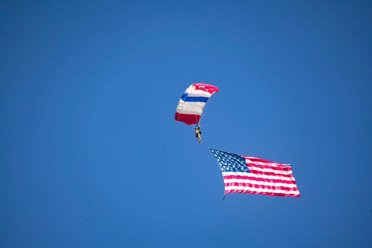 Frog-X Parachute Team, Special Forces Sky Divers (RET.) at a rally with former President Donald J. Trump at Butler Farm Show in Butler, Pa., on Oct. 5, 2024. (Samira Bouaou/The Epoch Times)