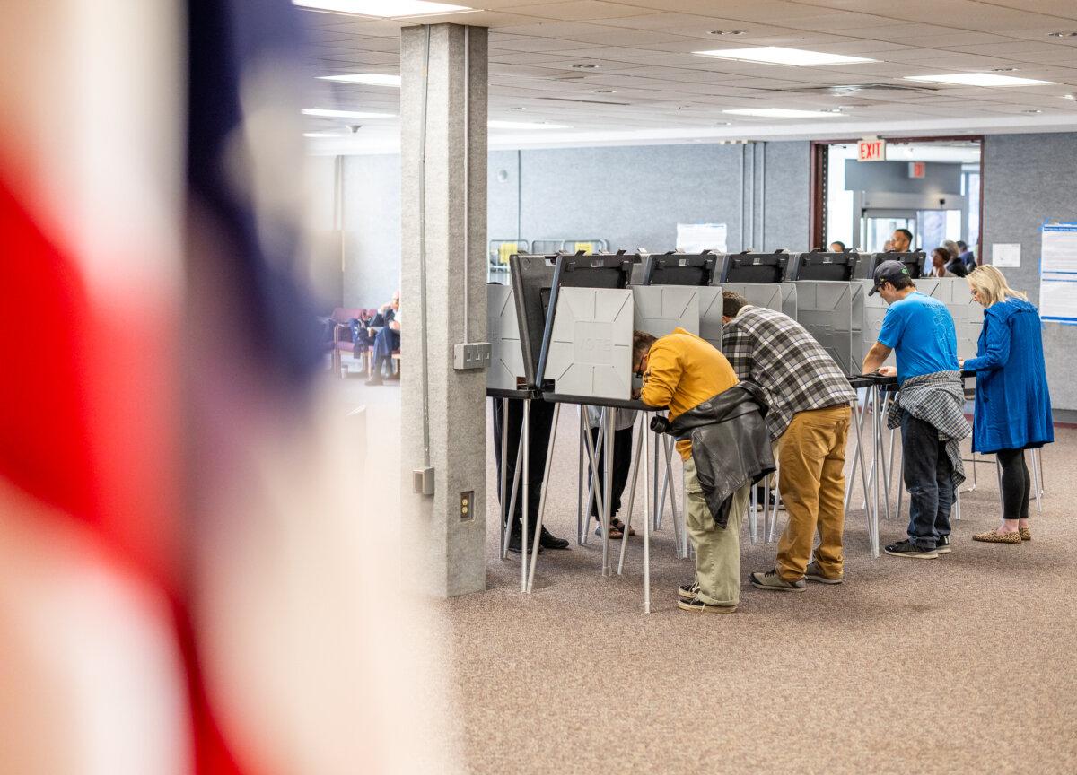 Voters take to the ballots outside of Farmington, Mich., on Oct. 26, 2024. (John Fredricks/The Epoch Times)