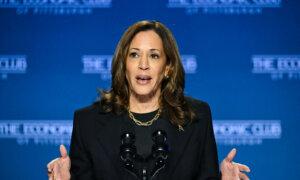 Harris Pitches Herself to Michigan Workers in 3-city Swing