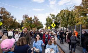 Harris Supporters Gather for Washington Rally A Week Before Election