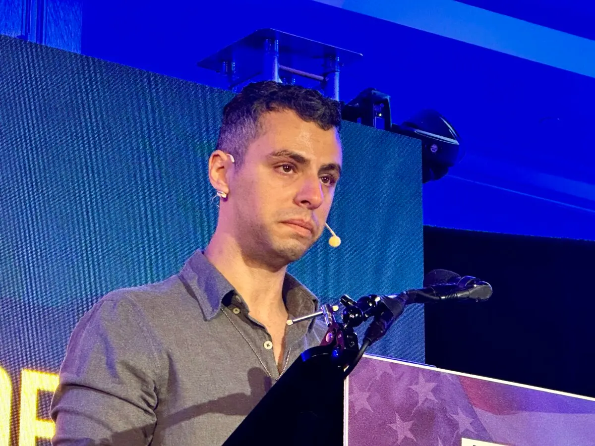 Israeli Defense Forces Sgt. Yoav Tzivoni was almost in tears while telling his story during a Texas tribute remembering the first anniversary of the Oct. 7 Hamas terrorist attack against Israel in Addison, Texas, on Oct. 7, 2024. (Darlene McCormick Sanchez/The Epoch Times)