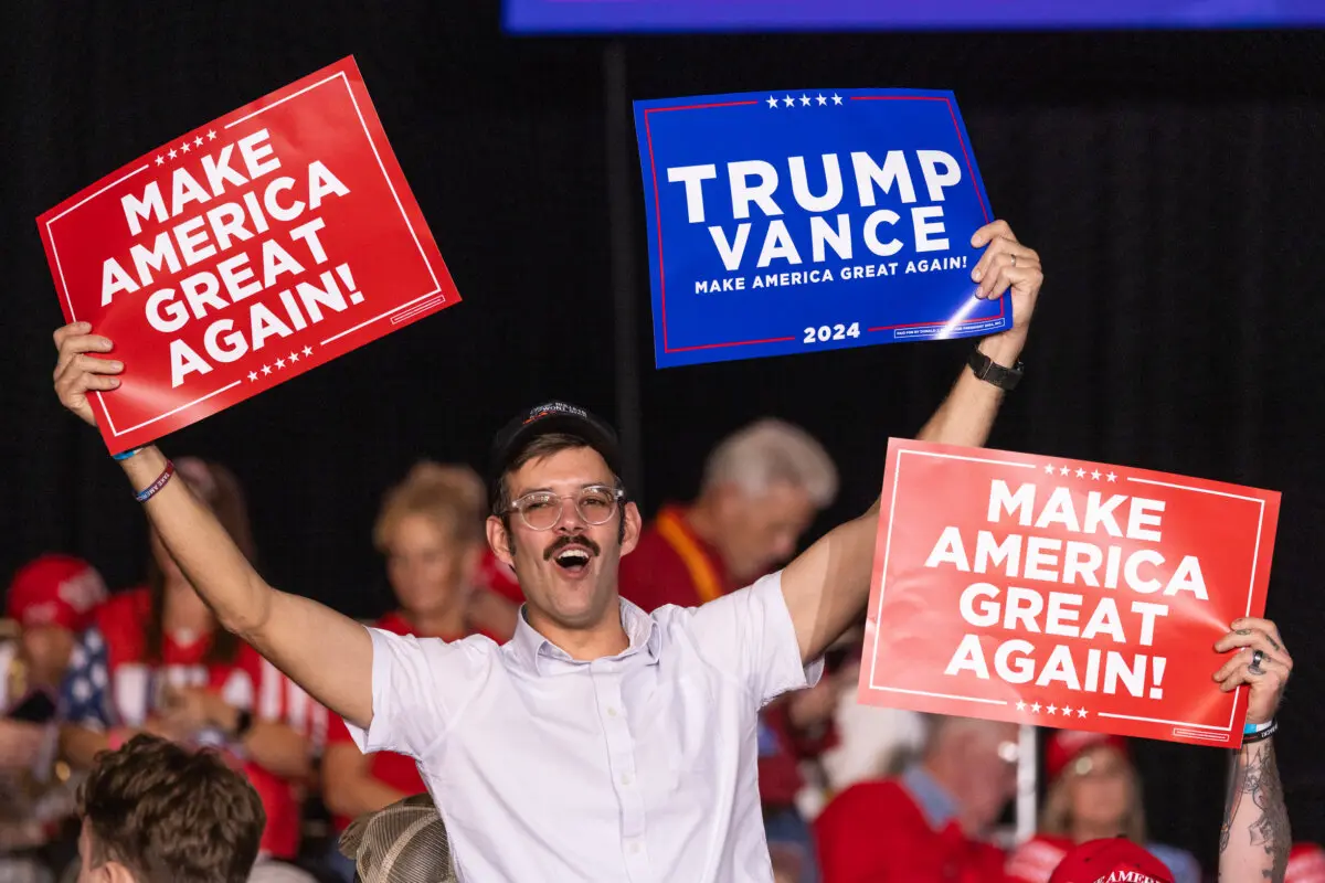 A man attends a Trump rally in Aurora, Colo., on Oct. 11. (John Fredricks/The Epoch Times)