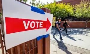 Early Voters Speak in Arizona as Candidates Flock to State