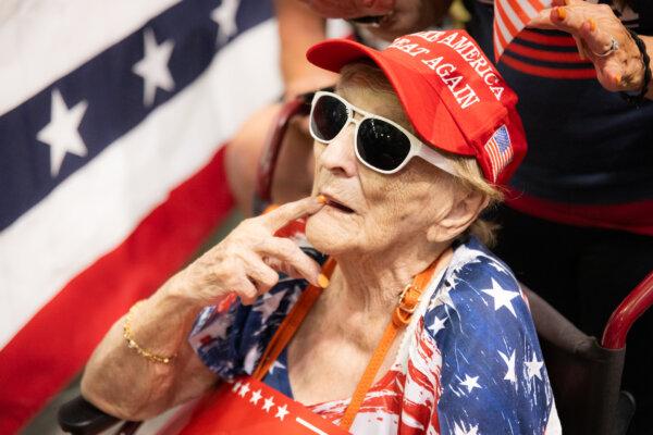 100-year-old Vee Duurloo attends a rally for presidential candidate Donald Trump in Prescott Valley, Ariz., on Oct. 13, 2024. (John Fredricks/The Epoch Times)