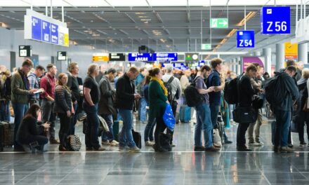 American Airlines cracks down against ‘gate lice’ as airport passengers skip lines amid boarding process