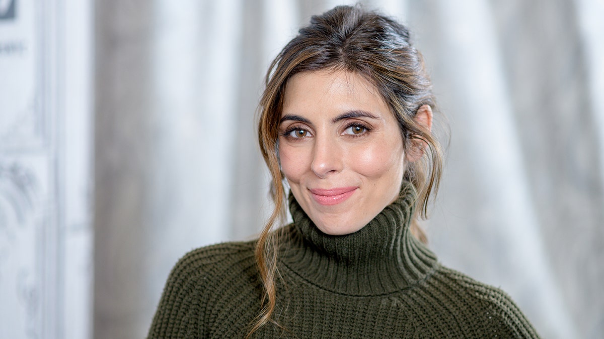 Jamie-Lynn Sigler smiling