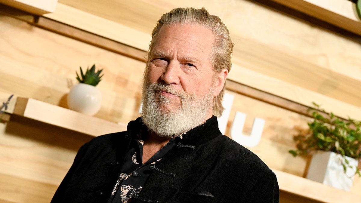 Jeff Bridges wears a black jacket on the red carpet.