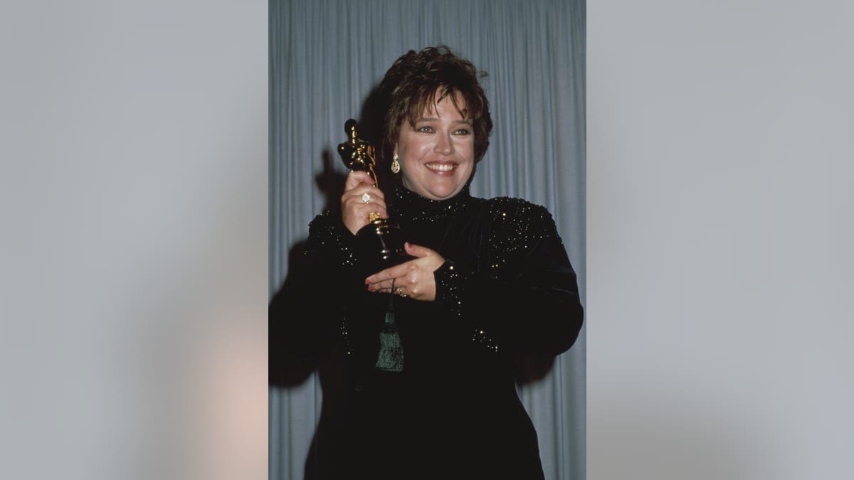 Kathy Bates holding her Oscar backstage